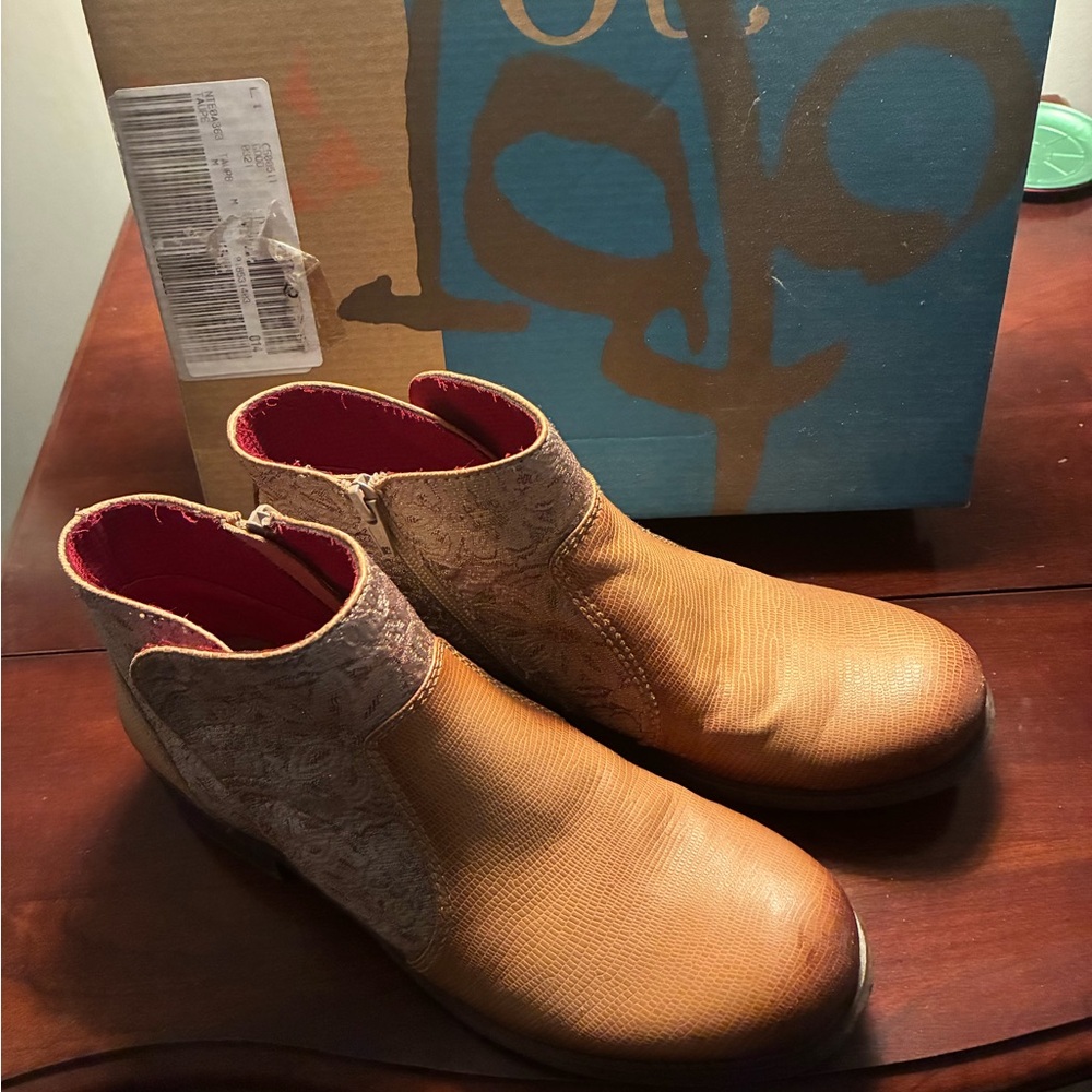 OTBT Tan and Brown Women’s Boots